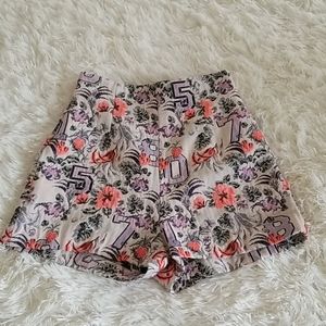 Shorts flora